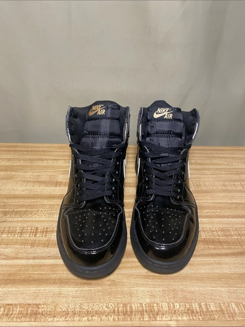 Jordan Air Jordan 1 Retro High OG Black Metallic Gold  shoes555088-032 Mens 8